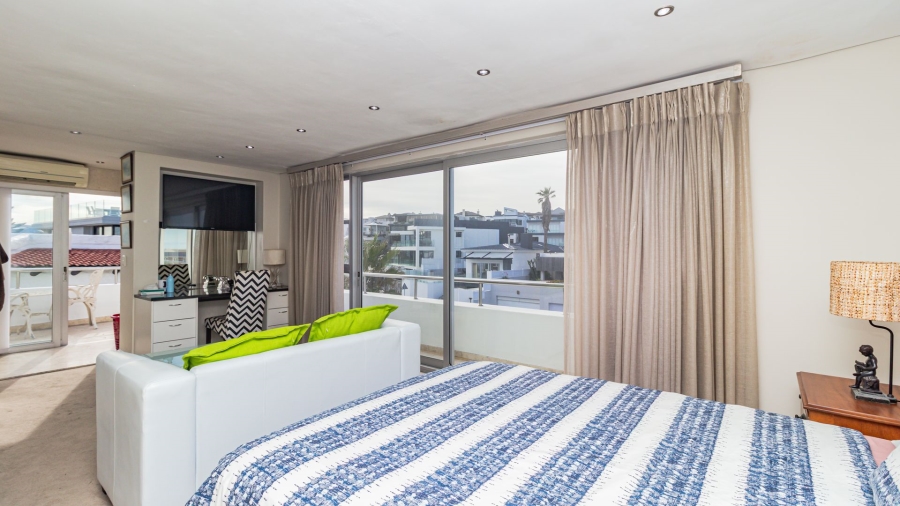 6 Bedroom Property for Sale in Bloubergstrand Western Cape